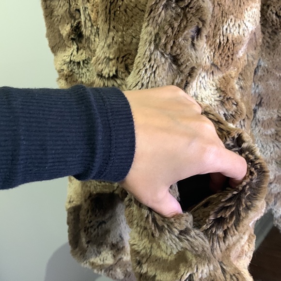 FAUX FUR VEST from 5|48 - Picture 4 of 5